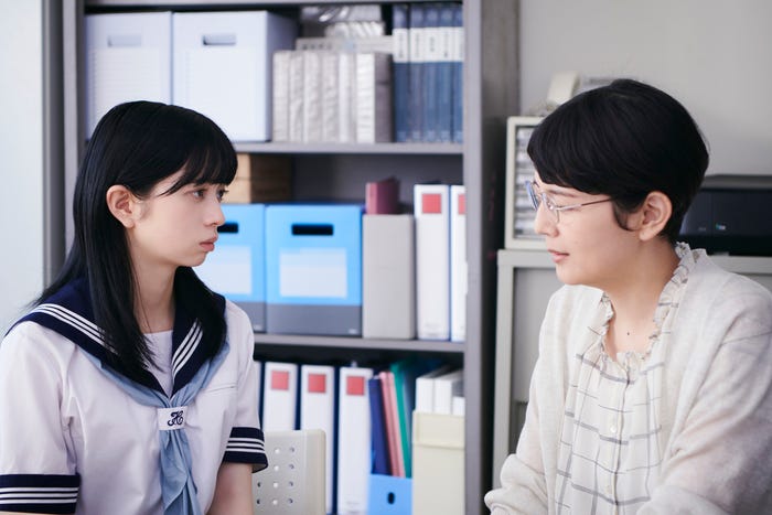(左から)桜田ひより、菊池亜希子「あの子の子ども」第11話より(C)カンテレ