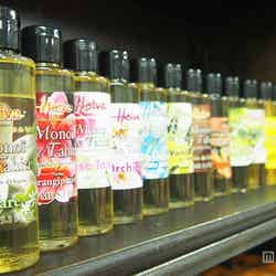 ココナッツ由来のタヒチ産モノイオイルが今年は14種類が日本上陸/画像提供:ヴィーナスフォート