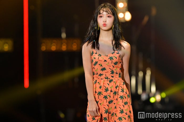 藤田ニコル 胸元ざっくりワンピがsexy プロデュース Nicoron がtgcデビュー Tgc18s S モデルプレス