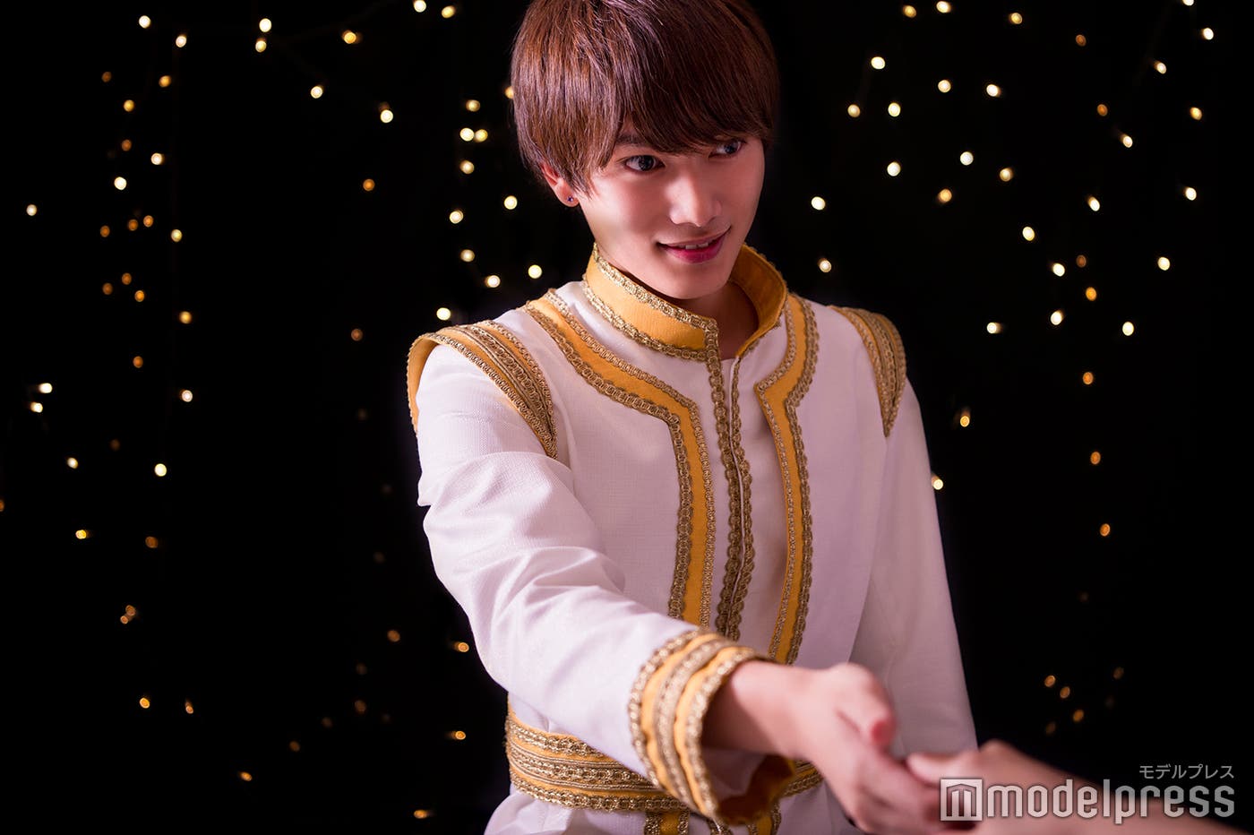 ジャスミンを誘う名シーン「僕を信じて」を再現(C)モデルプレス