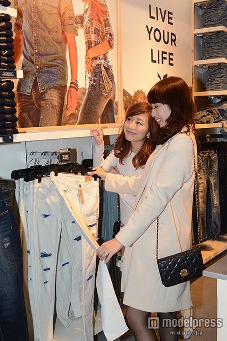 デニムコレクションは「アメリカンイーグル アウトフィッターズ」を象徴する代名詞