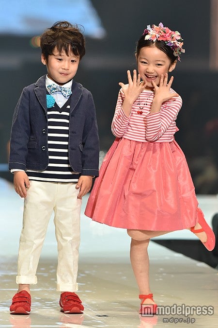 可愛すぎるキッズカップル 堂々ランウェイに歓声の嵐 モデルプレス