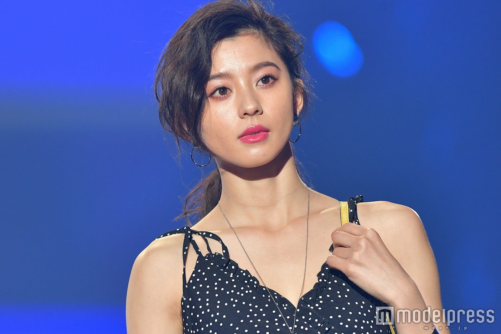 朝比奈彩、デコルテあらわなキャミワンピで夏先取り＜神コレ2018S／S＞