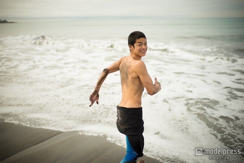 菅谷哲也／初の写真集「てついじり」より／画像提供：講談社