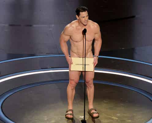 米アカデミー賞で全裸登場 “衣装の大切さ”語るジョン・シナの行動に「アキラ100%かと思った」「肉体美すごい」と驚愕の声