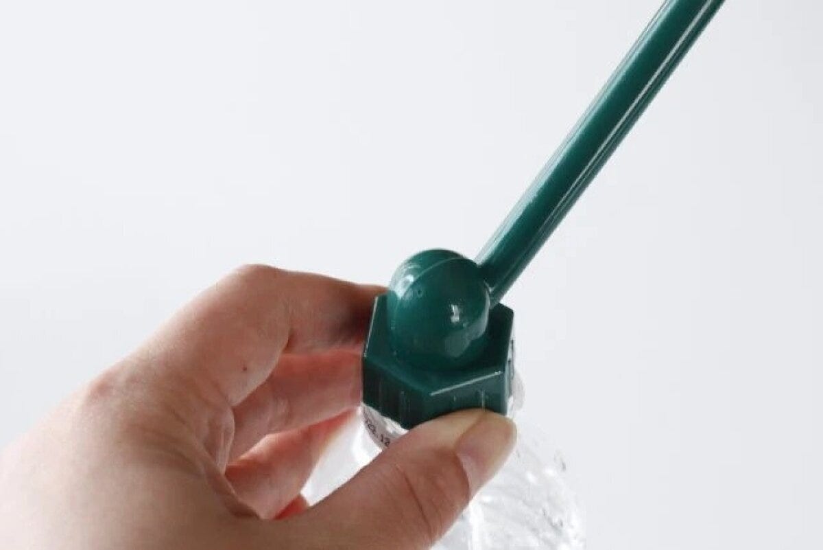 ダイソー ペットボトル用水差しキャップ 使用方法 ダイソー ペットボトル用水差しキャップ 使用方法