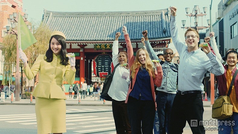 佐々木希／新CM「ツアーガイド」篇より