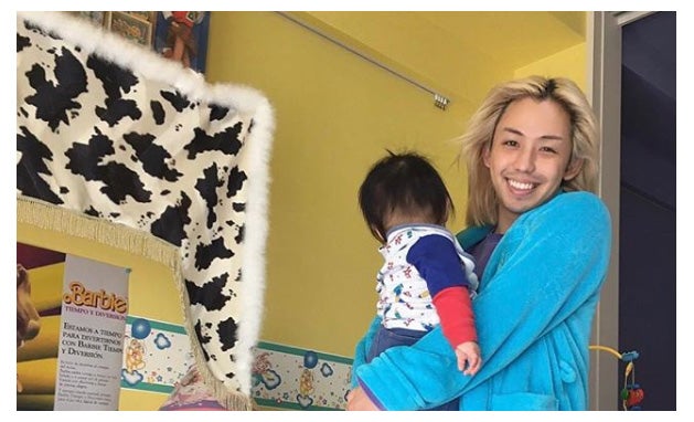 りゅうちぇる、髭アリ姿で“素”の親子ショット「素敵なパパ」「雰囲気違う！」