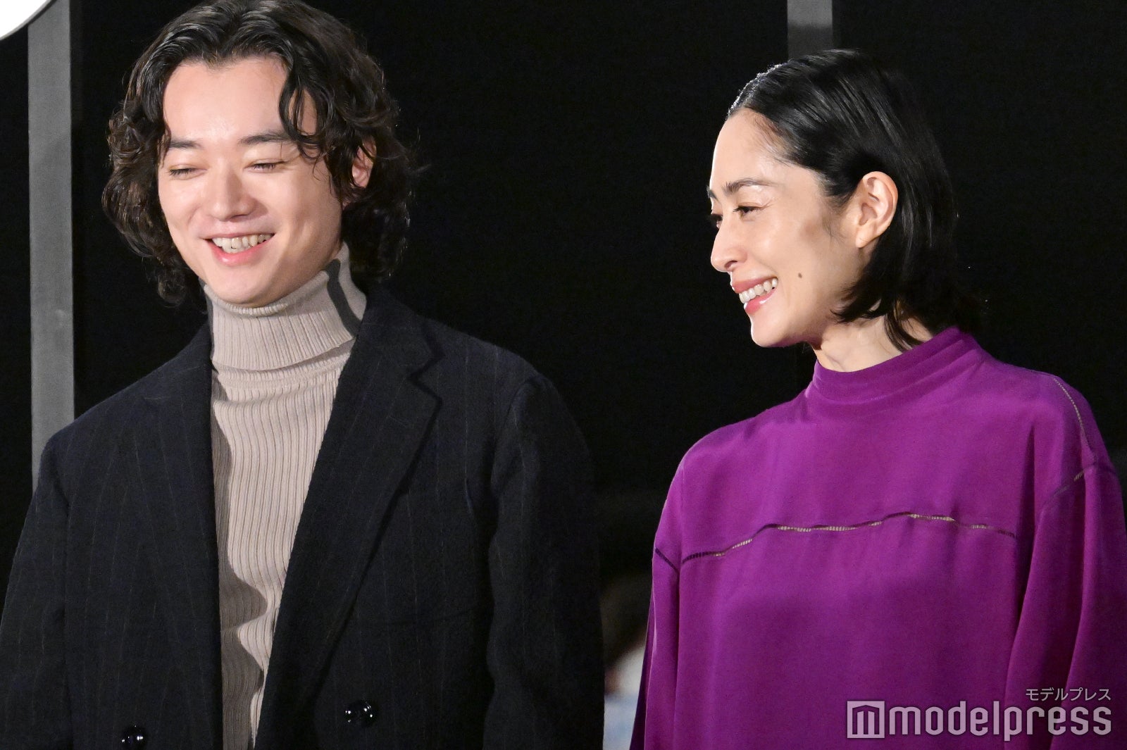 染谷将太、深津絵里 （C）モデルプレス