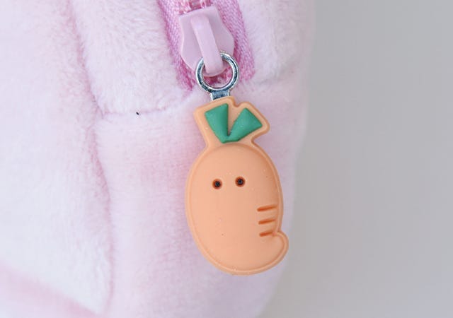 宝島社　ムック本　あさみみちゃんの浅くないポーチBOOK　ファスナートップ　にんじんちゃん