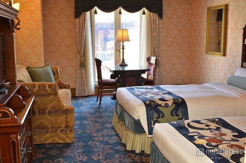 ブルーでまとめられた室内