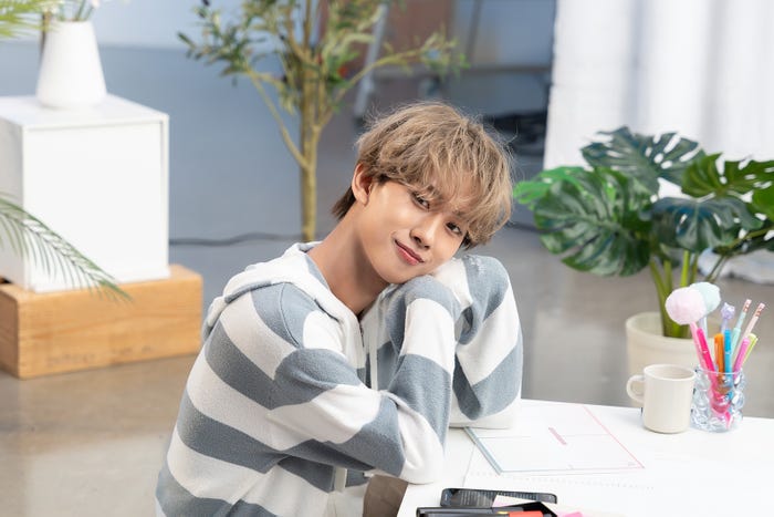 鈴木凌「SHElikes(シーライクス)」新CMオフショット(提供写真)