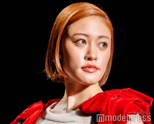王林、りんごドレスでランウェイ闊歩「緑のりんごなので赤いものを着れる機会はなかなかなかった」