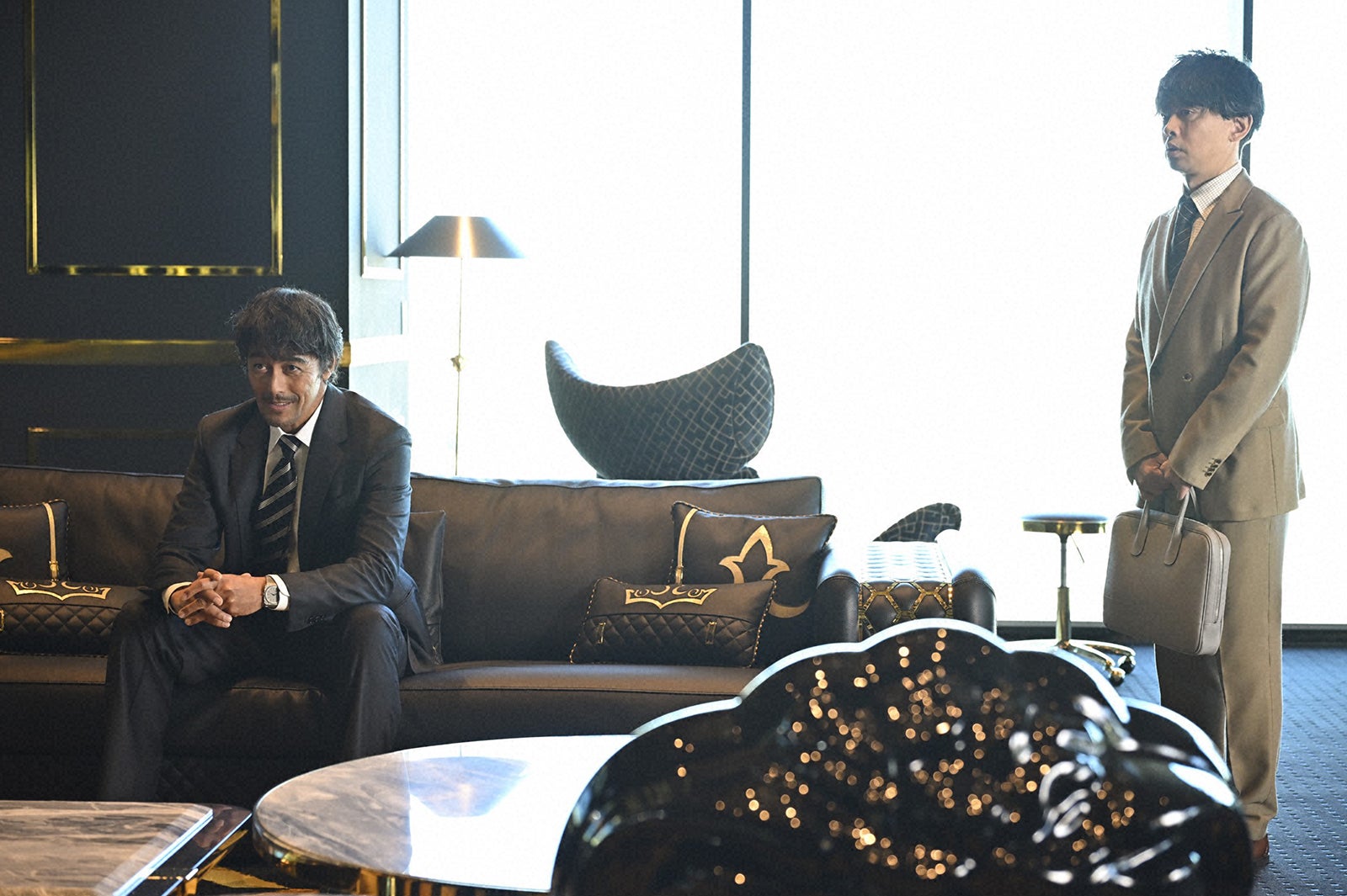 阿部寛、加藤晴彦「キャスター」第2話（C）TBS