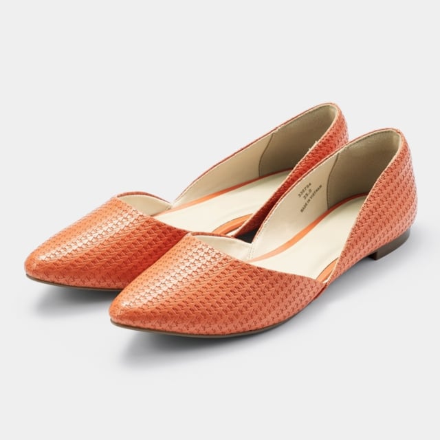 くすみオレンジのフラットパンプス