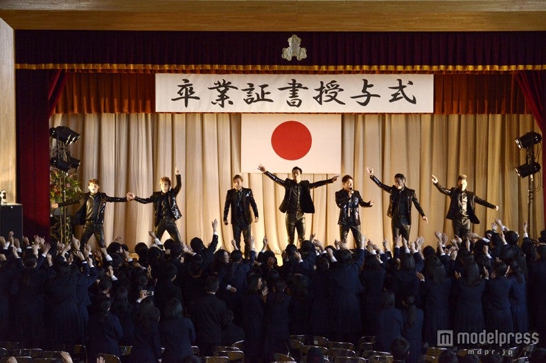 三代目JSBのサプライズライブで大盛り上がりの会場