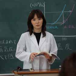 松岡茉優「最高の教師 1年後、私は生徒に■された」第1話より（C）日本テレビ