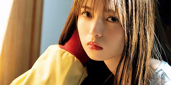 乃木坂46齋藤飛鳥、見つめる力強いまなざしにドキッ 3期生山下美月