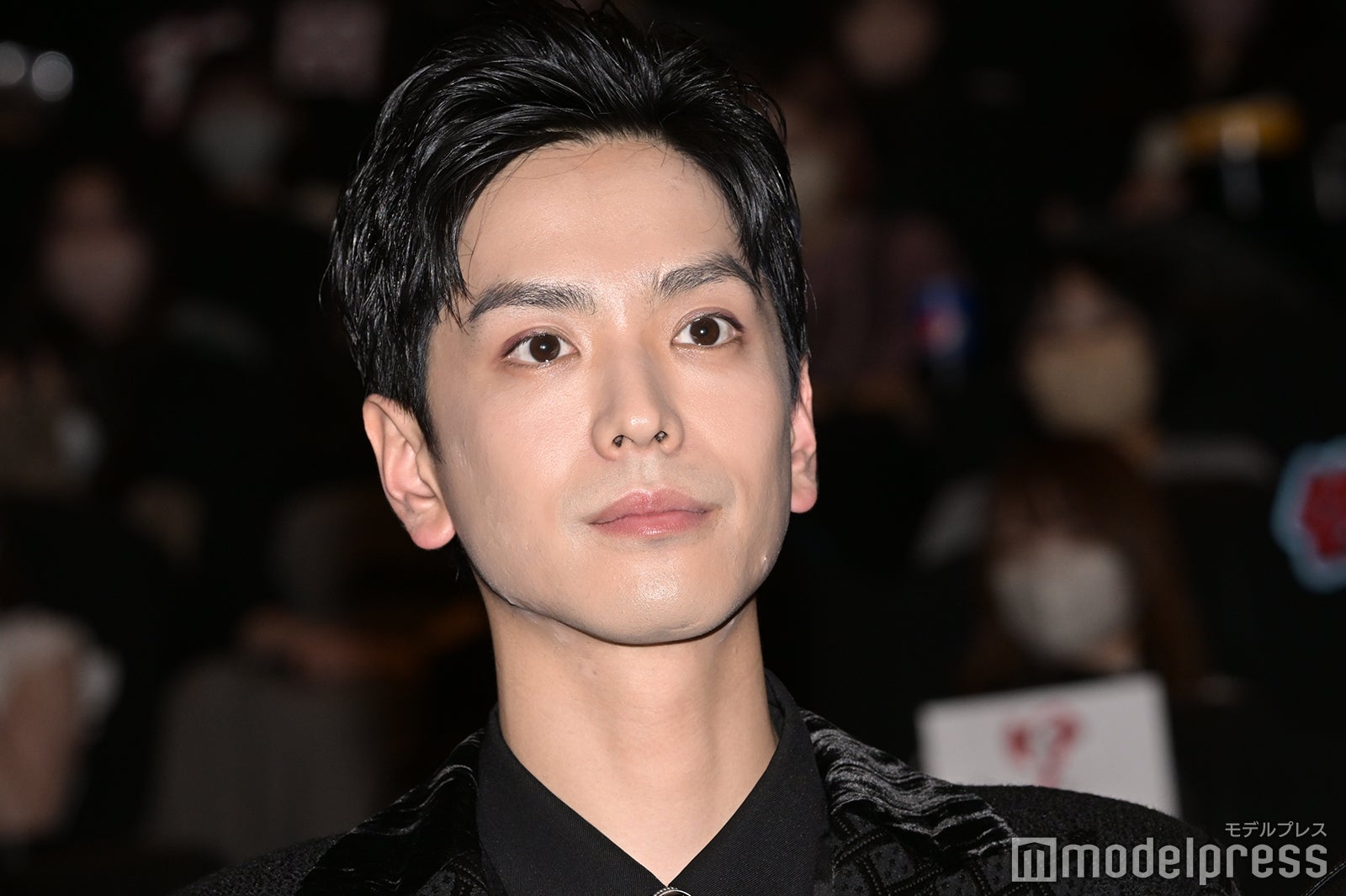 黒羽麻璃央（C）モデルプレス
