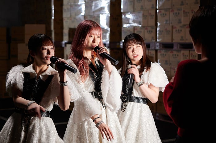 野中美希、生田衣梨奈、石田亜佑美/「真夜中にハロー!」第3話より(C)「真夜中にハロー!」製作委員会