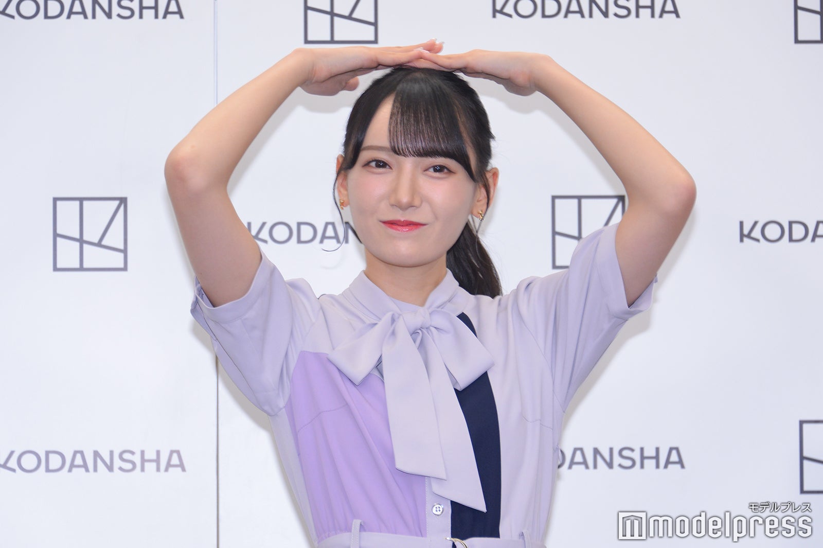 写真集のカットを再現してくれた鈴木瞳美（C）モデルプレス