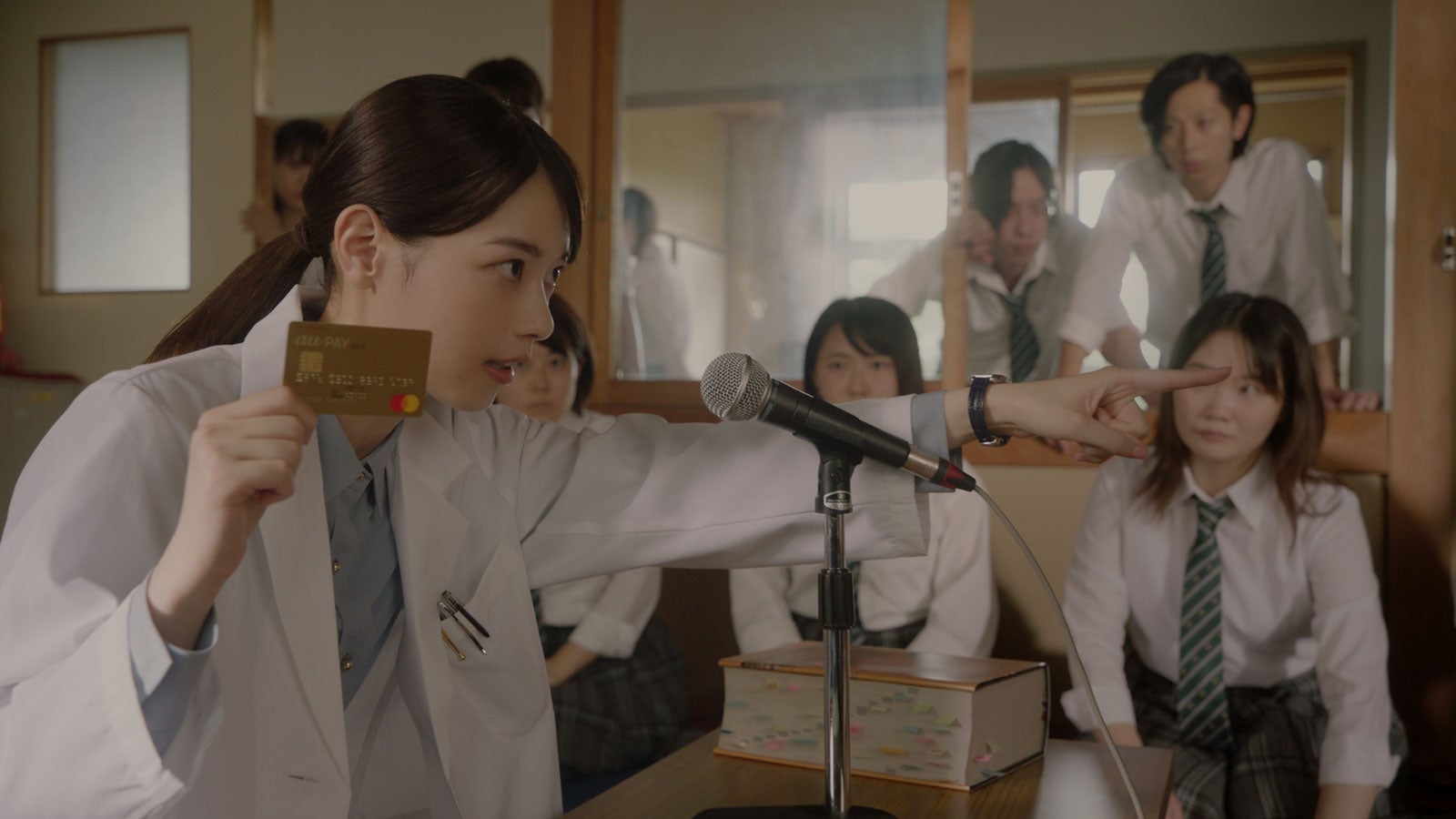 西野七瀬／新TVCM「クイズ大会」篇より（提供写真）