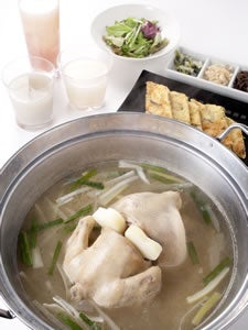 トロトロの鶏スープが絶品 韓国でブームの美容鍋 タッカンマリ とは モデルプレス