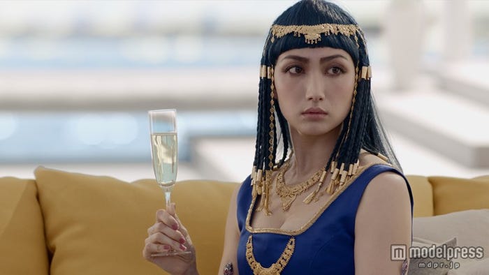 クレオパトラ役の香椎由宇