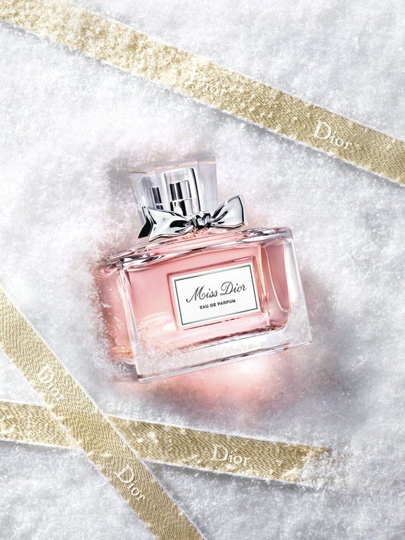 ミス ディオール を可愛い限定ラッピングで包んでプレゼントに 大切な人に贈りたくなる 幸せを運ぶ香り の秘密 モデルプレス