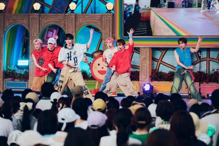 DXTEEN(C)LAPONE Entertainment