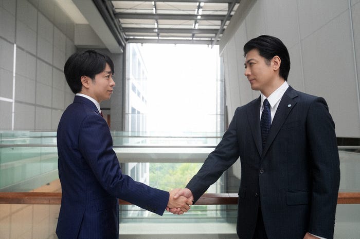 櫻井翔、玉山鉄二「笑うマトリョーシカ」第6話より(C)TBS