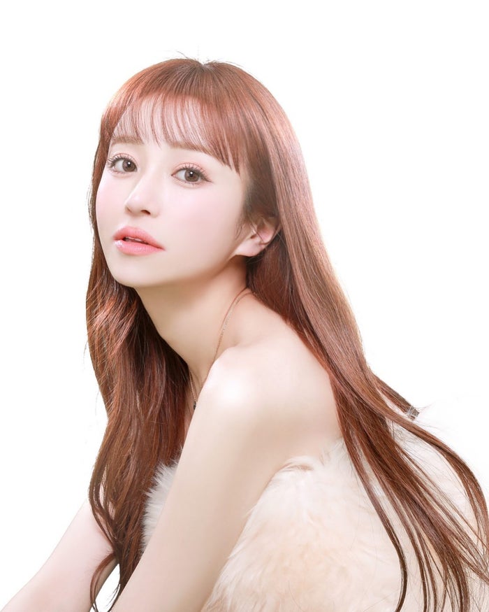 “伝説のキャバ嬢”愛沢えみり、未婚シングルマザーを公表「パートナーとは娘の事を第一に考えて育児を楽しんでいます」
