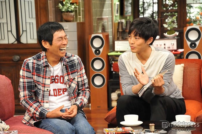 松坂桃(右)が天然発言で明石家さんまを翻弄(画像提供:関西テレビ)