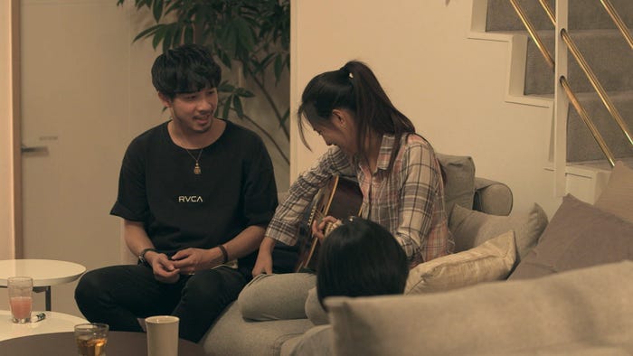 春花、健司「TERRACE HOUSE TOKYO 2019-2020」2nd WEEK(C)フジテレビ/イースト・エンタテインメント