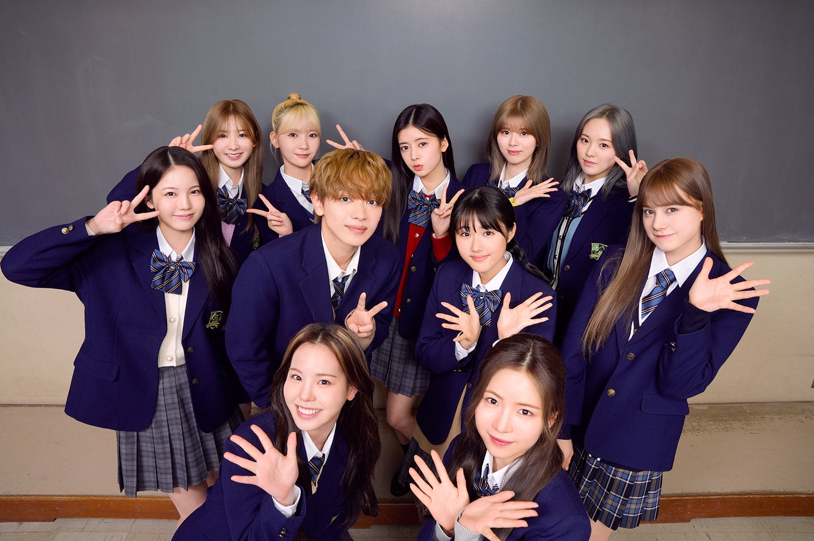 NiziU、高校生役で映画初出演「恋わずらいのエリー」本編に全員登場「私たちを見つけて」