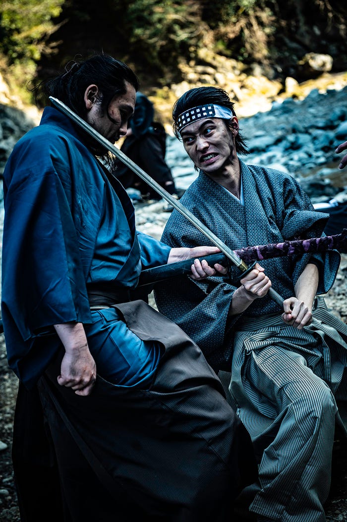 坂口拓、山崎賢人(C)2020 CRAZY SAMURAI MUSASHI Film Partners