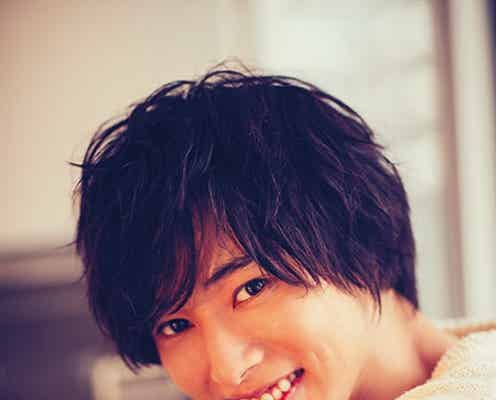 山崎賢人、20歳の1年間に密着 ナチュラルでおちゃめな素顔も公開