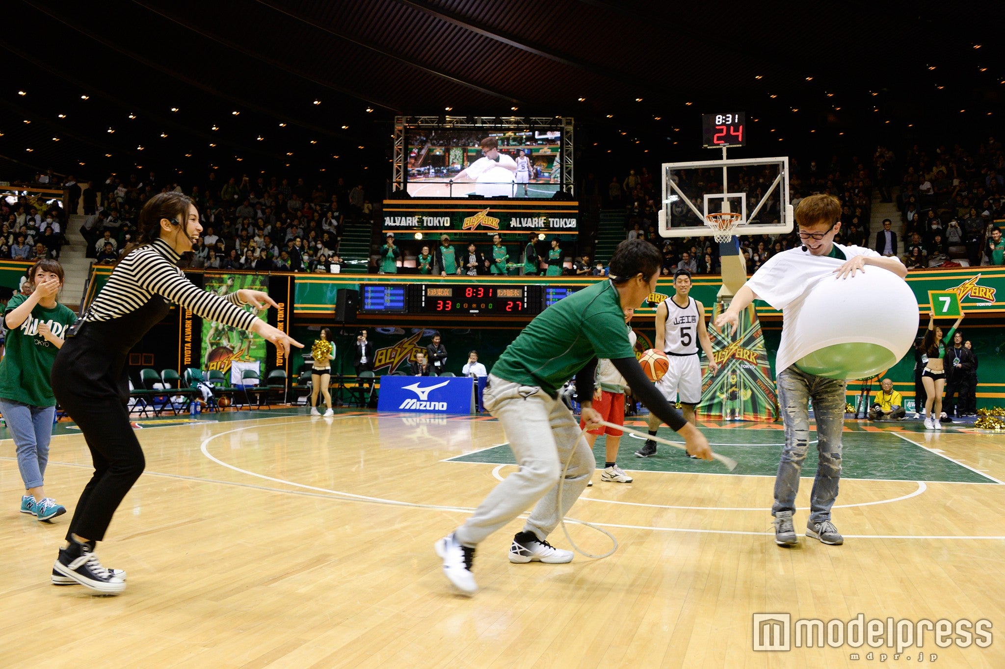 ハーフタイム中に行われたゲームの様子