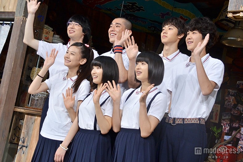 （前列左から）清水富美加、土屋太鳳、門脇麦（後列左から）渡辺大知、高畑裕太、山崎賢人、葉山奨之