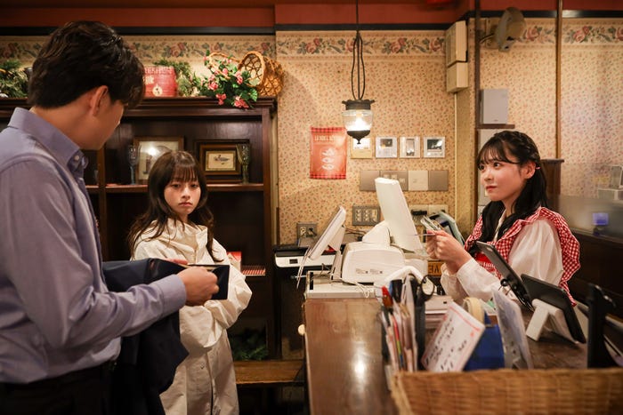 三浦翔平、橋本環奈、櫻井優衣(C)テレビ朝日