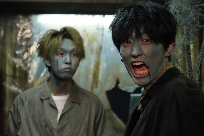 堀夏喜、杉野遥亮(C)NTV/うおやま・KADOKAWA