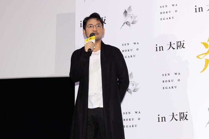 小泉徳宏監督 (C)砥上裕將/講談社(C)2022映画「線は、僕を描く」製作委員会