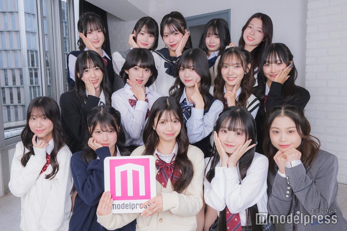 「女子高生ミスコン2025」ファイナリスト/(前列左から)ゆあきーさん、りあさん、なんりさん、ももにゃんさん、ここみさん(中央列左から)ゆりぼうさん、さらゆめさん、ゆなさん、じおんさん、みゆうさん(後列左から)ののかさん、佐藤やよさん、ゆめなさん、ももかさん、なぎささん(C)モデルプレス
