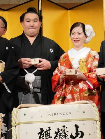 大相撲 欧勝馬が結婚披露宴「人生で一番忙しくて楽しい日」CA妻、1歳長女のため奮起誓う