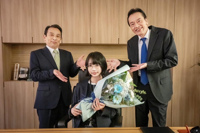 金田明夫、あの、遠藤憲一「民王R」クランクアップより(C)テレビ朝日