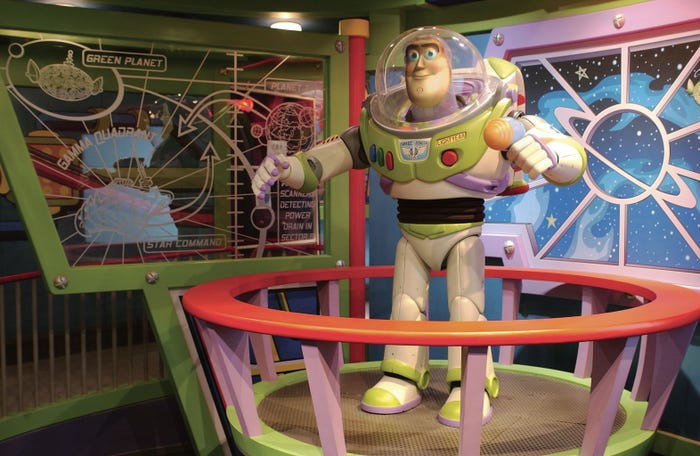 バズ・ライトイヤーのアストロブラスター(C)Disney