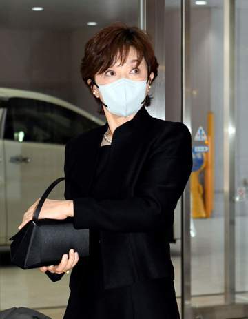 元大関若嶋津さん葬儀 榊原郁恵も参列 妻みづえさんと「フレッシュ三人娘」アイドル同期