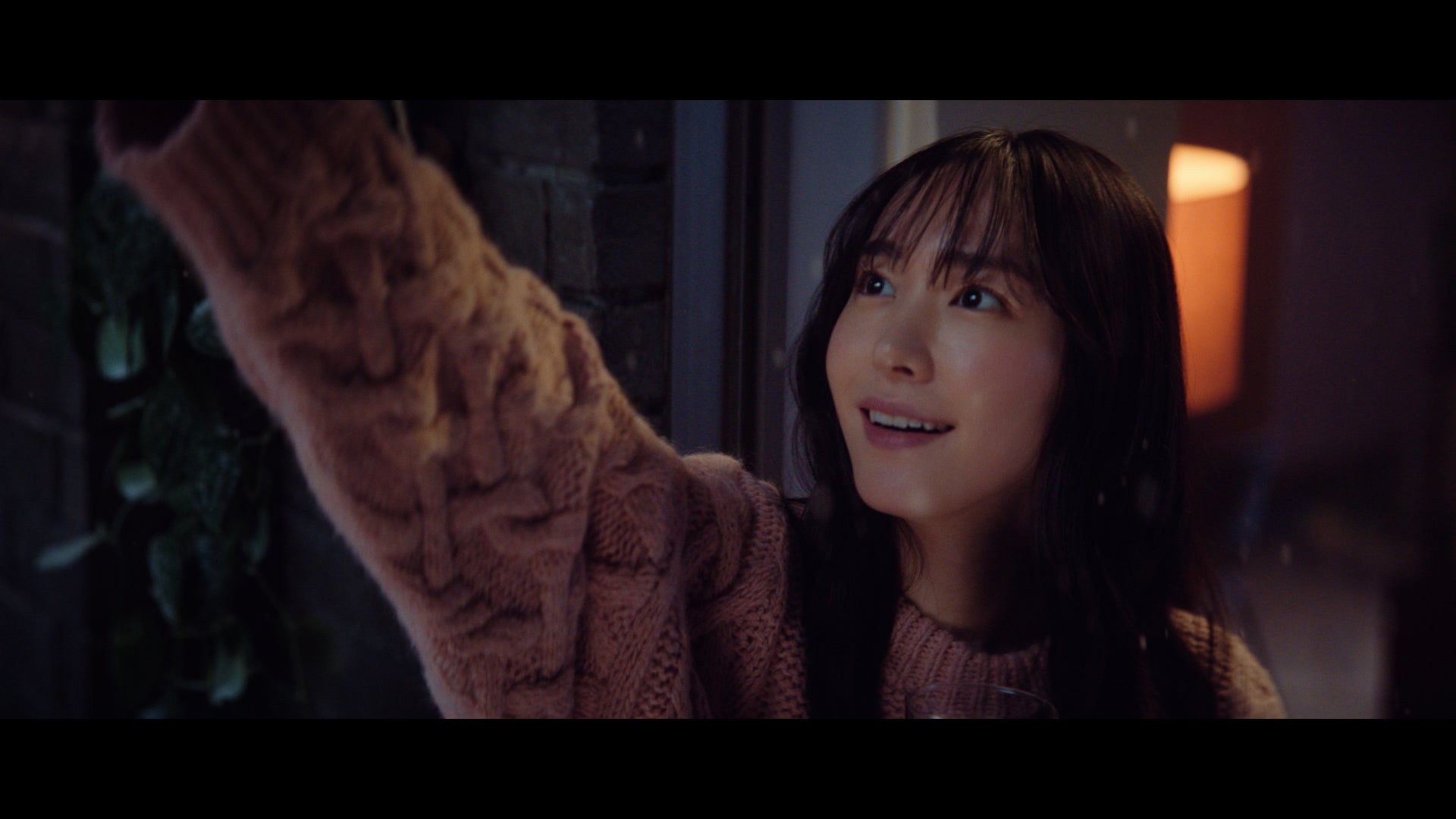 新垣結衣新CM「2022年もおつかれ生です」篇より（提供写真）