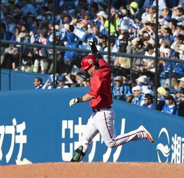広島・持丸 救った！九回山崎撃ち値千金同点プロ1号「完璧だった」 新井監督「抑えからよく打った」 九回からマスクで無失点