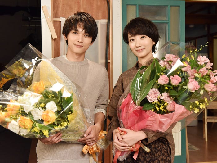 波瑠、吉沢亮(C)NTV